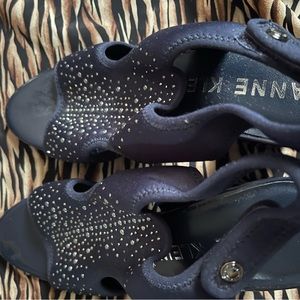 Lovely  Anne Klein Navy Blue Round Heels Shoes. Size 10.